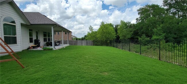 Building Photo - 2268 Hat Bender Lp