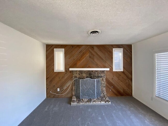 Building Photo - 5348 El Molino Ave