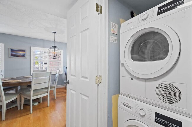 Building Photo - 2424 NE 9th St