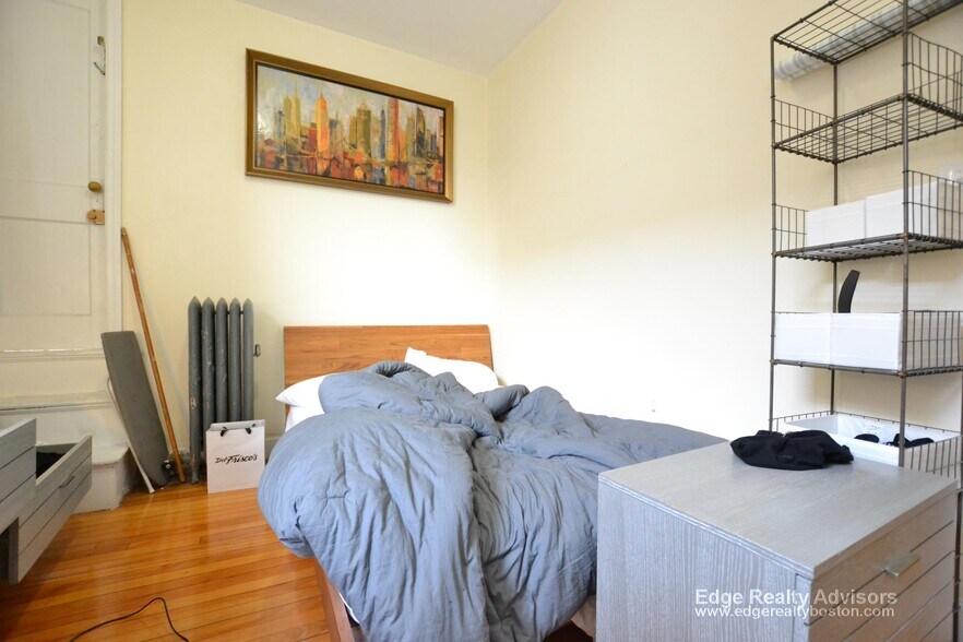 Primary Photo - 54 Egmont St