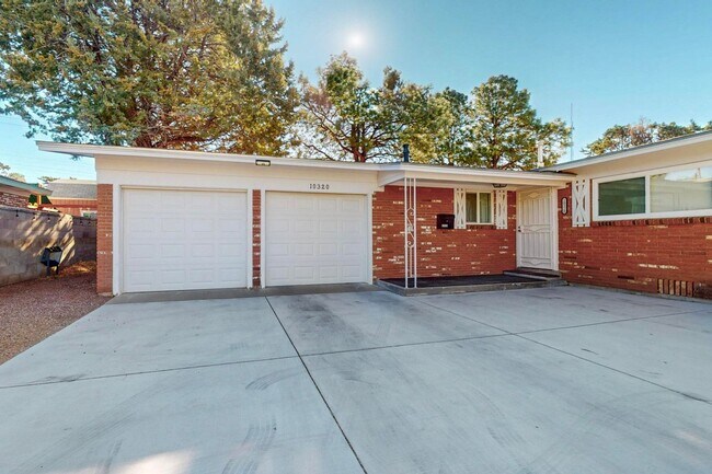 Building Photo - **Great Home** 3 Bed | 2 Bath | NE Heights | Quiet Neighborhood, Prime Location