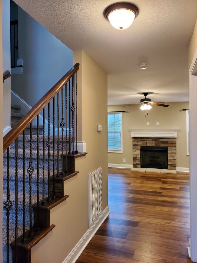 Building Photo - 843 Crestone Ln