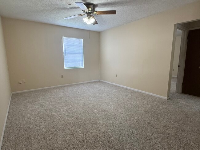 Building Photo - 210 Gloria St