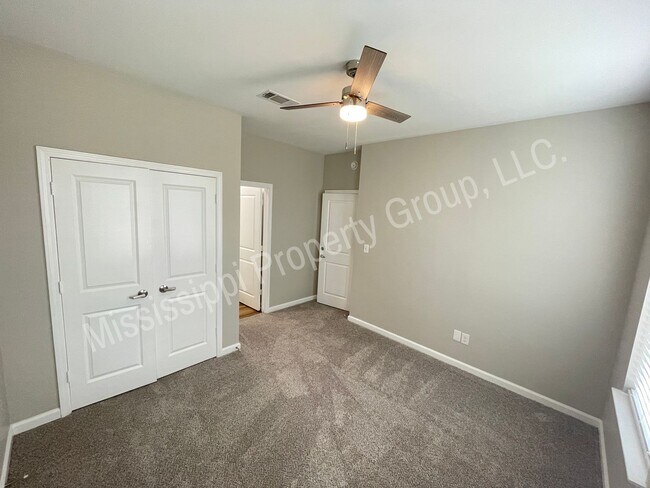 Building Photo - 517 Olive Branch Way
