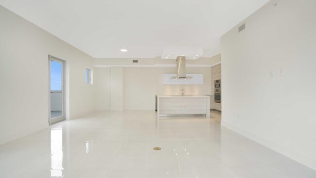 Building Photo - 155 E Boca Raton Rd
