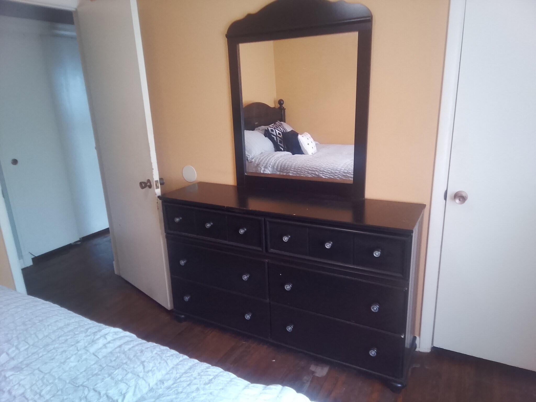 Building Photo - 10208 E 7th St