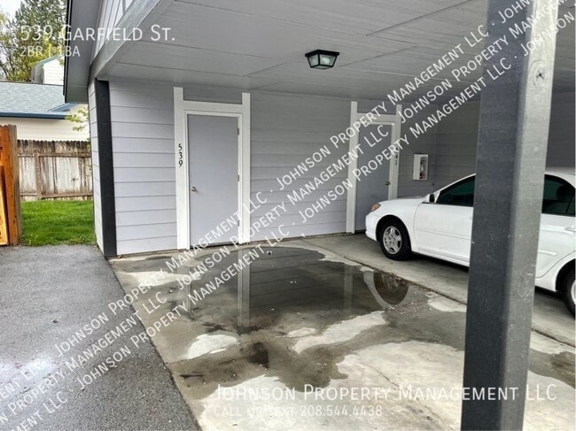 Building Photo - 539 Garfield St