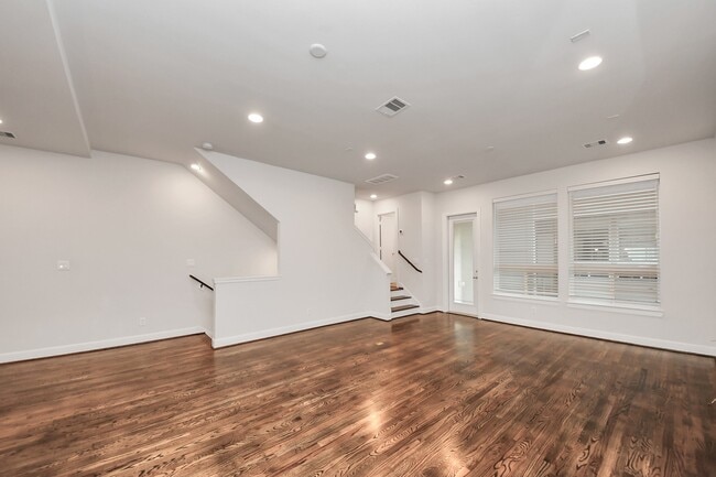 Building Photo - 325 Eado Park Cir