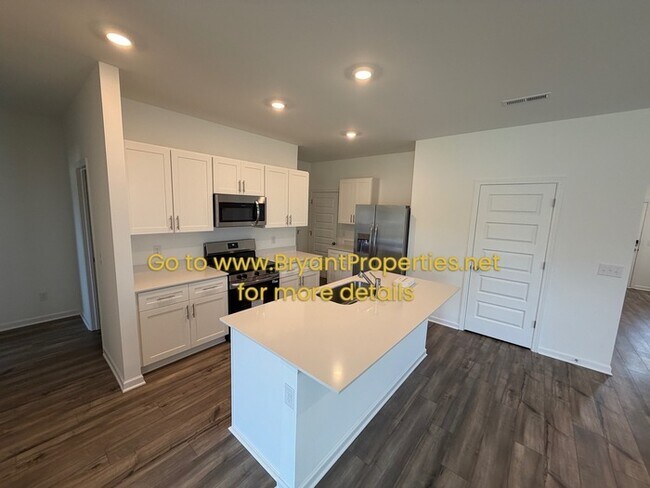Building Photo - Single Family