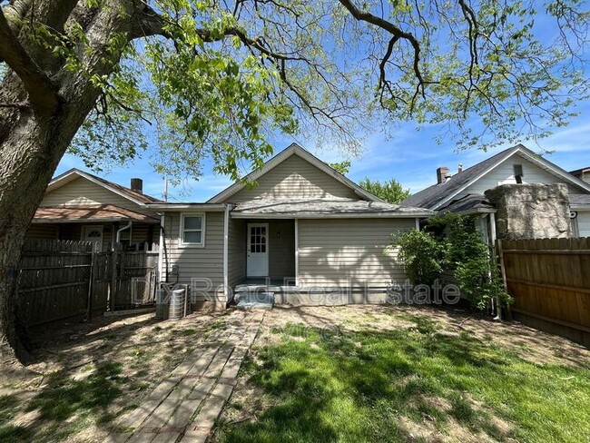 Building Photo - 1211 Azel Ave