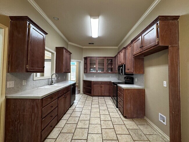 Building Photo - Beautiful Home in Upscale Neighborhood!