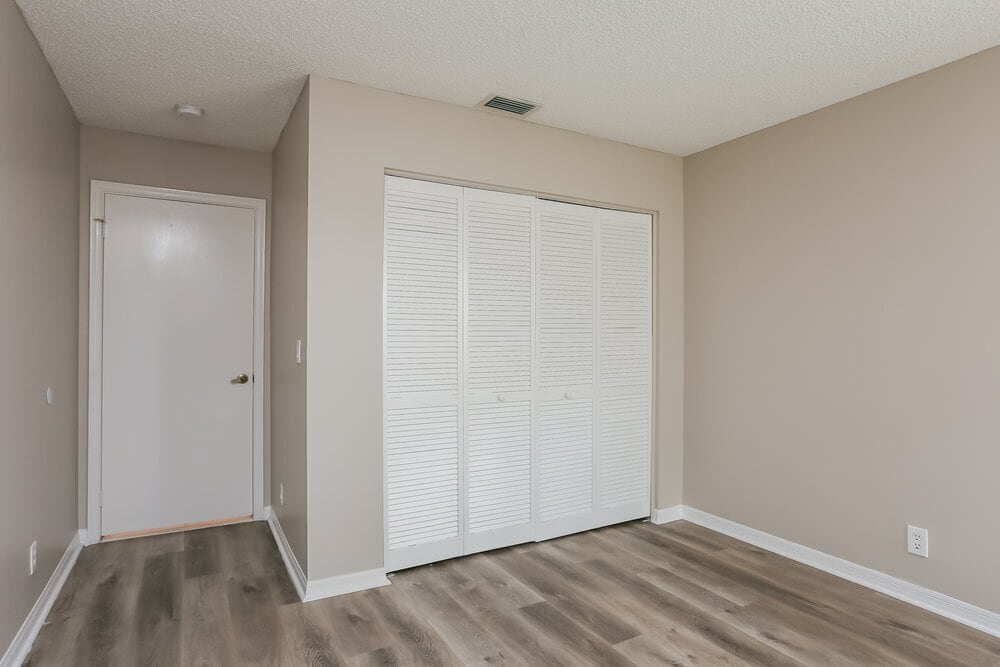 Building Photo - 11117 Lakeaire Cir