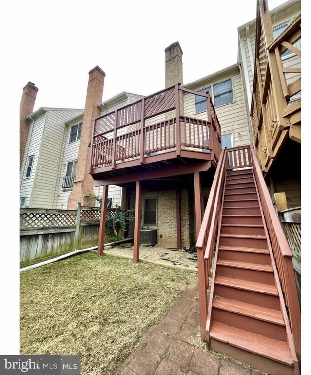 Building Photo - 106 W Locust St