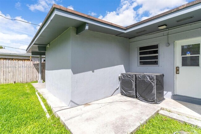 Building Photo - 26620 SW 136th Ave