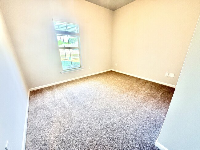 Building Photo - 16541 Aspen Ln