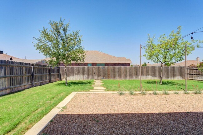 Building Photo - Quincy Park Beauty- Available Now