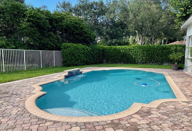 Building Photo - 4407 Laurel Ridge Cir