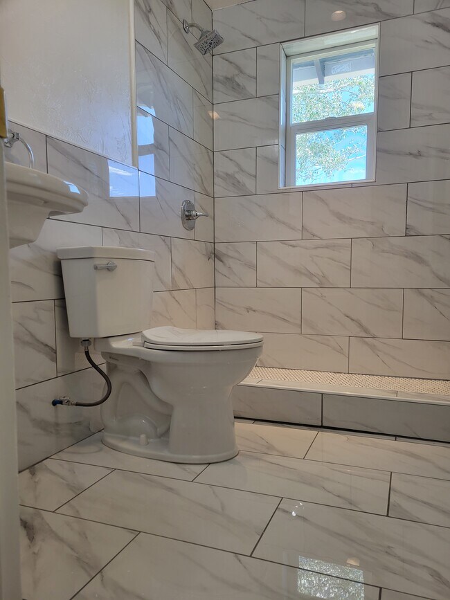 Building Photo - 1308 High St