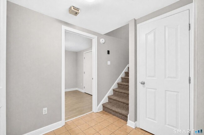 Building Photo - 22 Seabreeze Ave