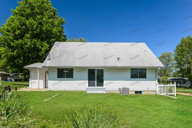 Building Photo - 240 Albert Dr