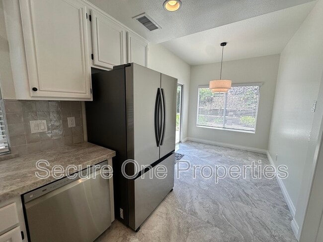 Building Photo - 1740 Amarelle St