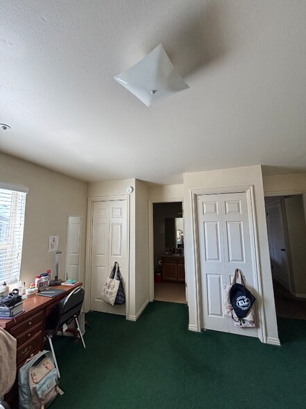 Building Photo - 284 E 600 N