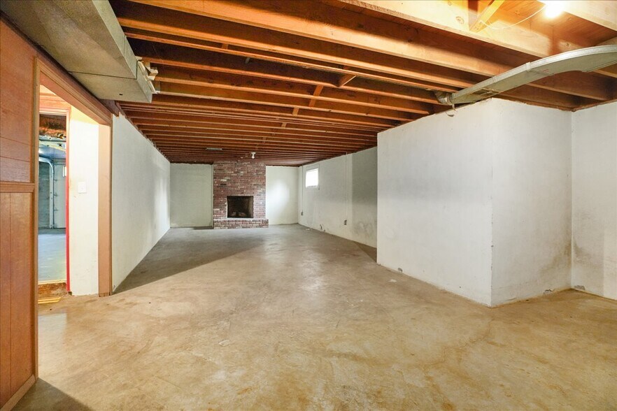 Building Photo - 6309 Regal Rd