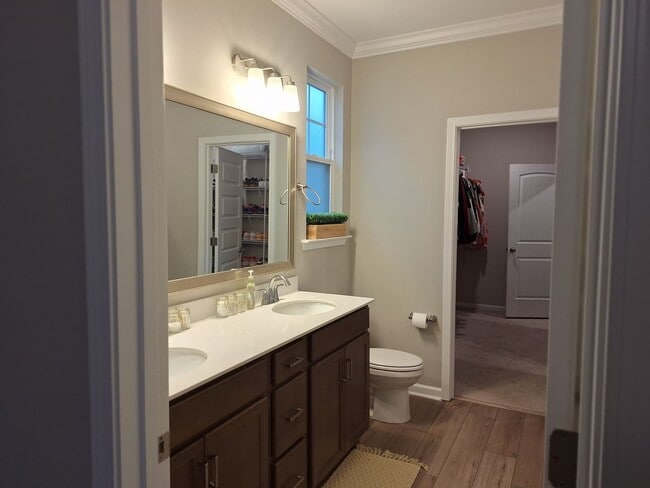 Building Photo - Outstanding Three Bedroom Home in the Ashcroft Community!