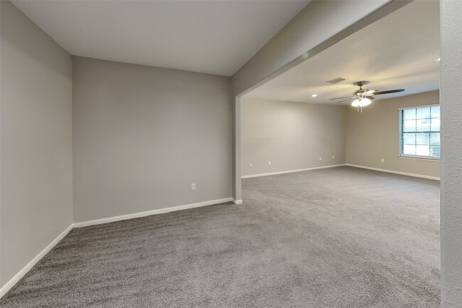 Building Photo - 2318 Turtle Creek Dr