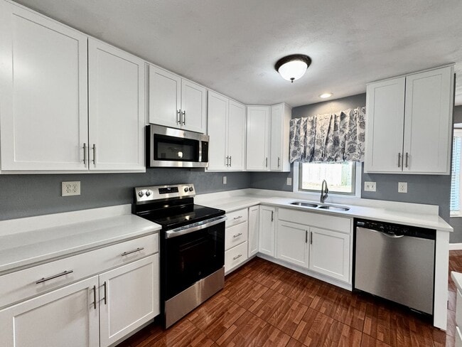 Building Photo - Available NOW! Unique Home in Wesleyan Cha...