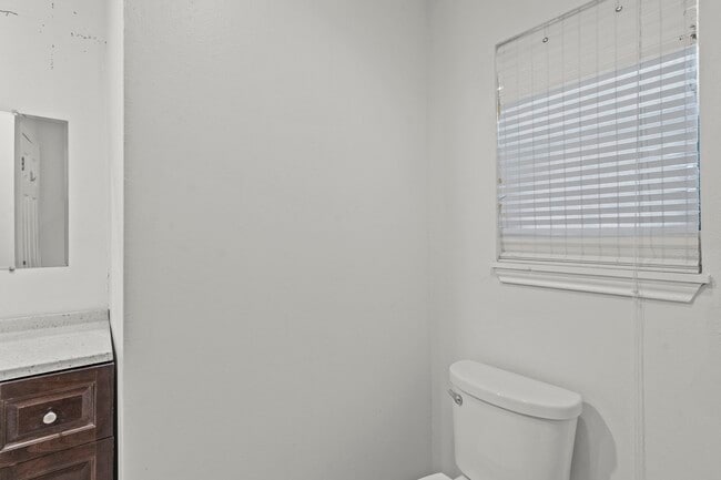 Building Photo - 1132 18th Ave N