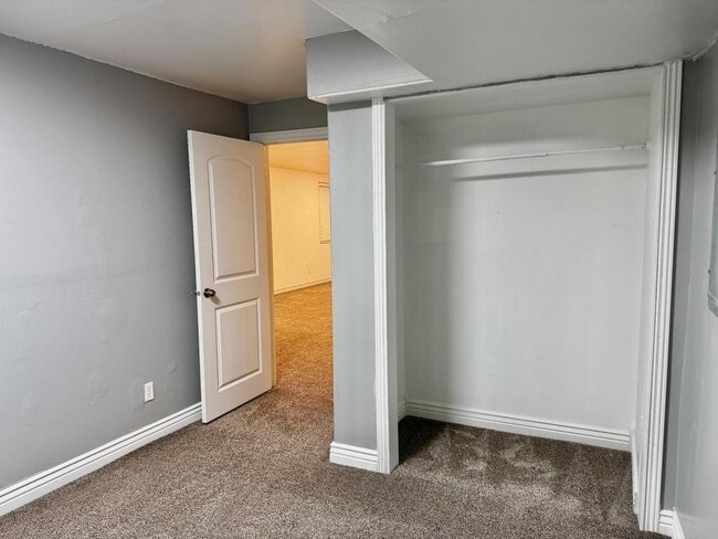 Building Photo - 3518 E Pearce Dr