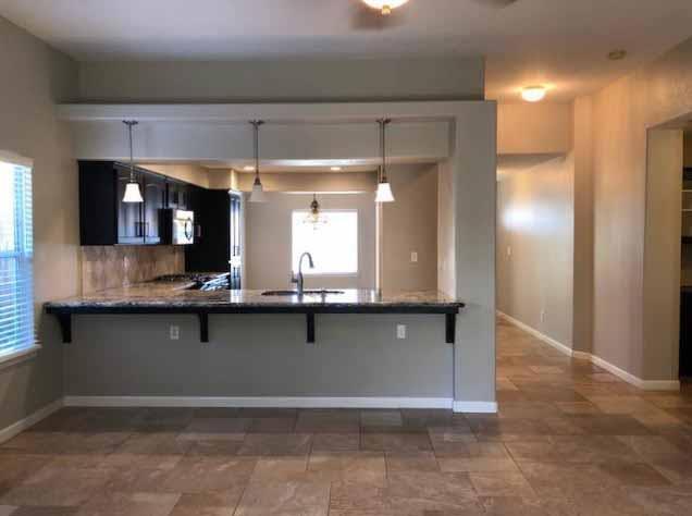 Building Photo - 524 W Russell Ave