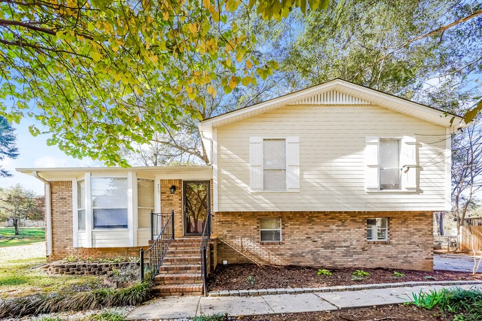 Primary Photo - 4405 Englewood Rd