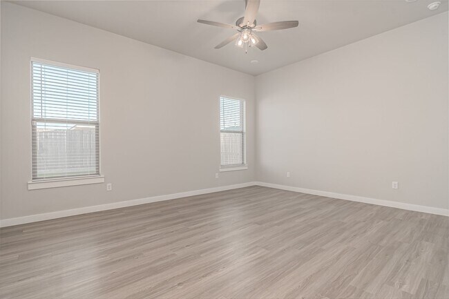 Building Photo - 2721 Longfellow Rd