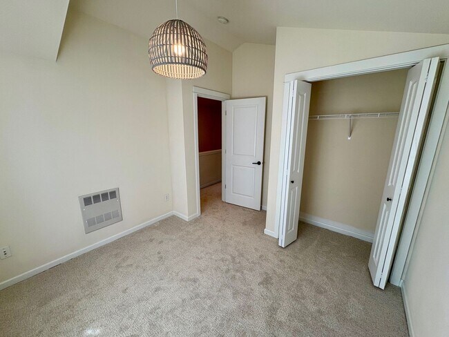 Building Photo - 1122 N 92nd St