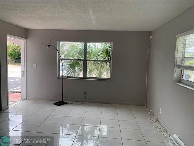 Building Photo - 1010 SW 76th Ave