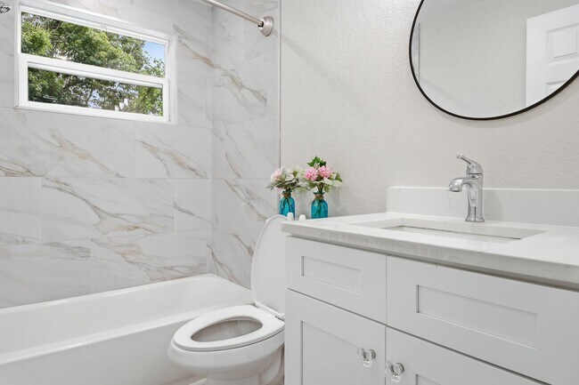 Building Photo - Renovated Home near downtown New Port Richey