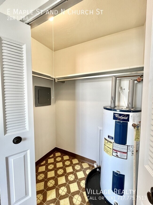 Building Photo - 361 E Maple St