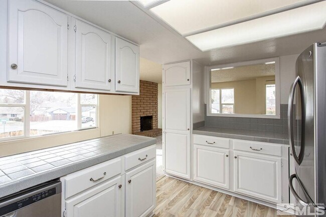 Building Photo - 3686 4th St