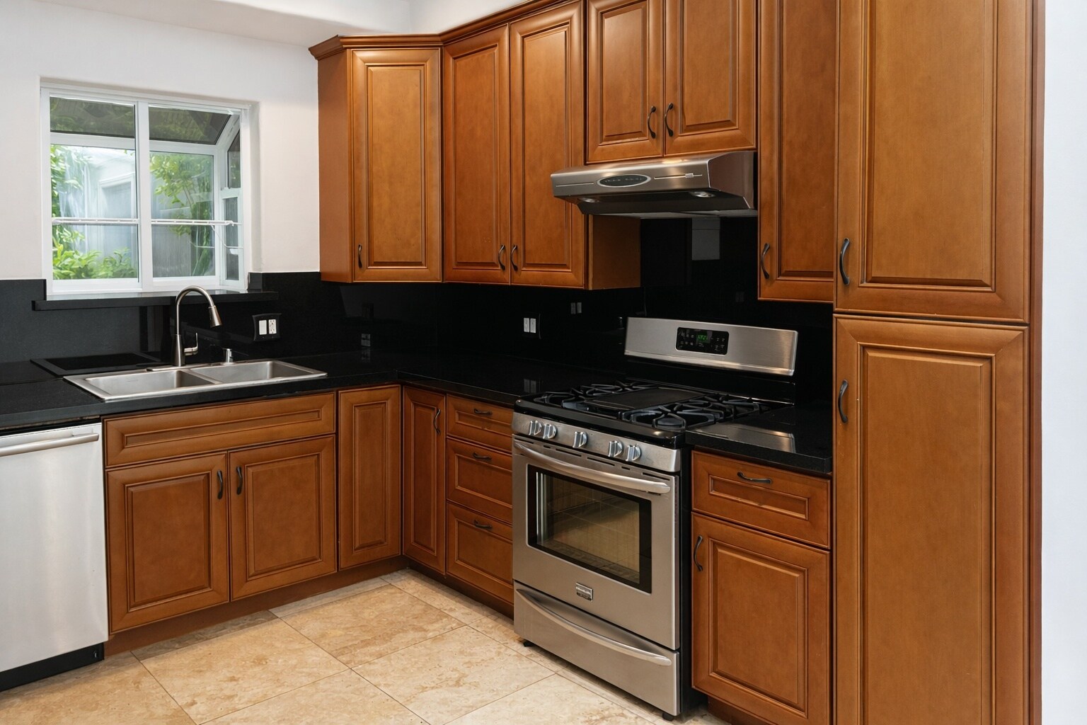 Building Photo - 5037 Parkglen Ave