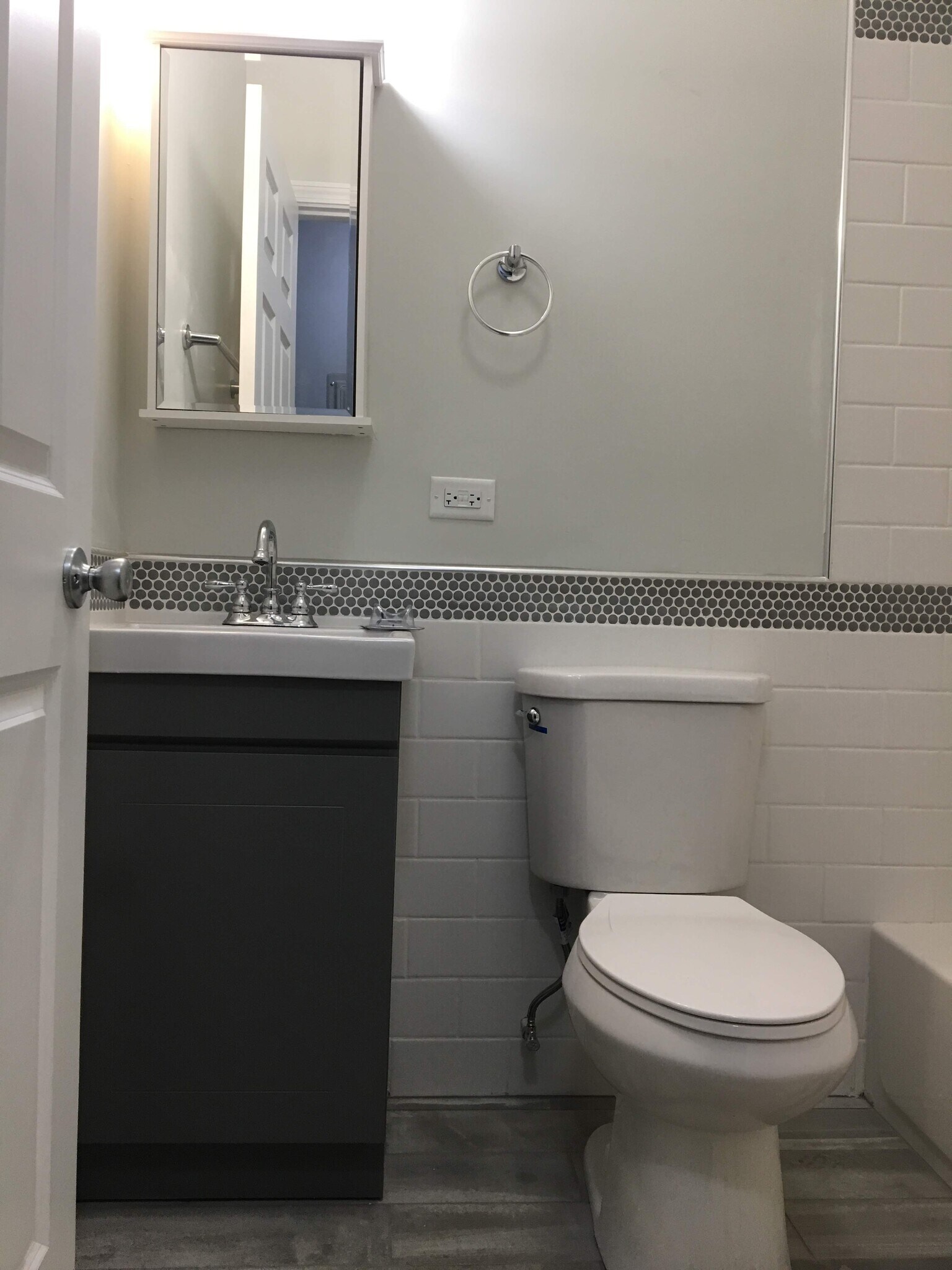 Modern bathroom - 1639 W 19th St