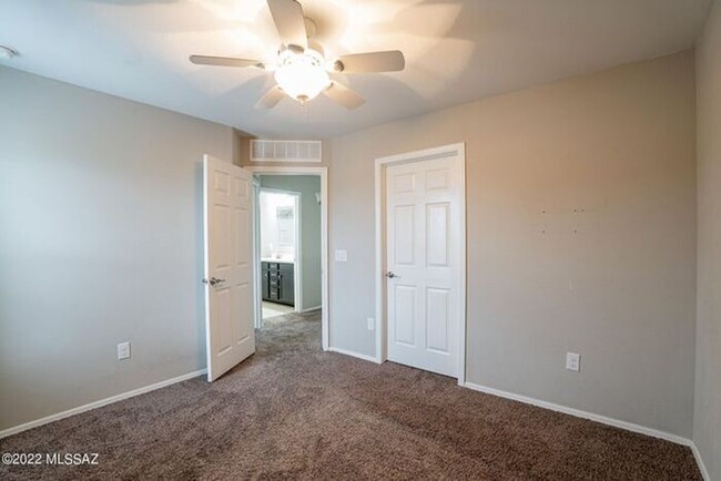 Building Photo - Spacious & Stylish Living in Saguaro Bloom...