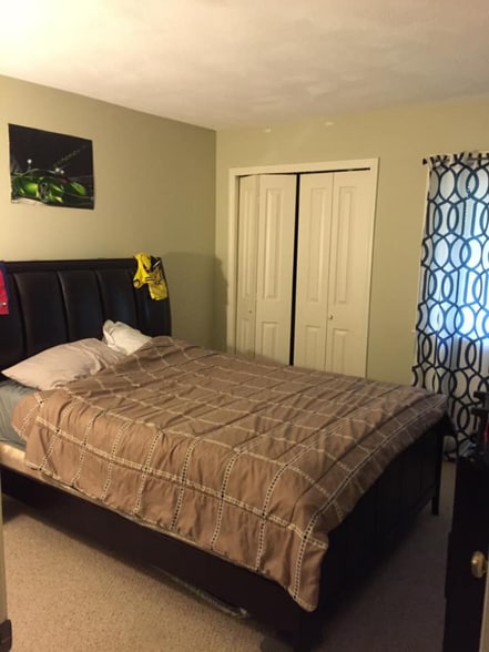 Building Photo - 400 New River Rd