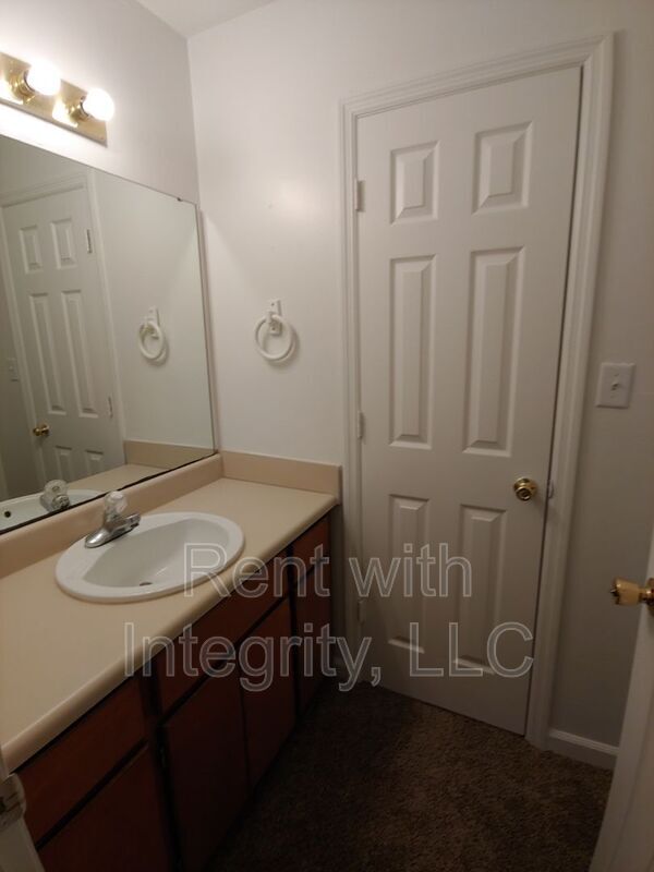 Building Photo - 227 Dixie Dr