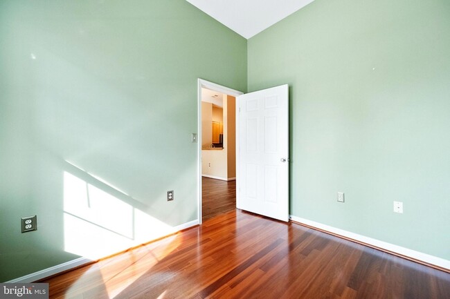 Building Photo - 171 Somervelle St