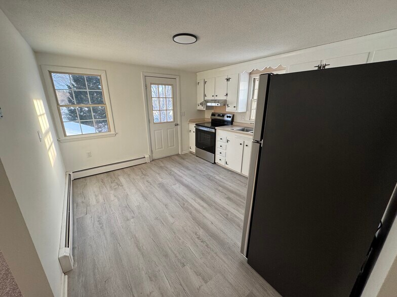 Building Photo - 3 Bayview St