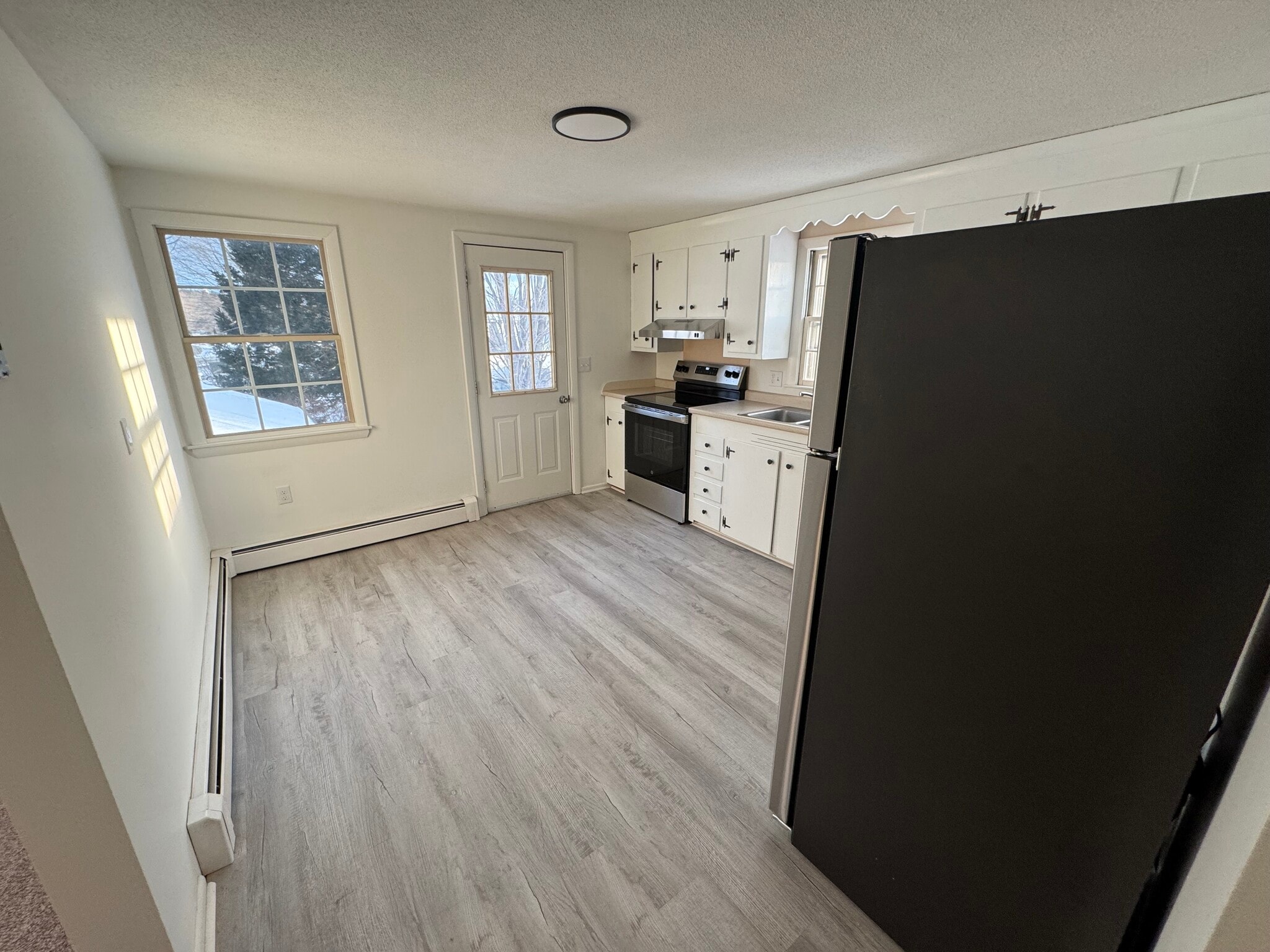 Building Photo - 3 Bayview St