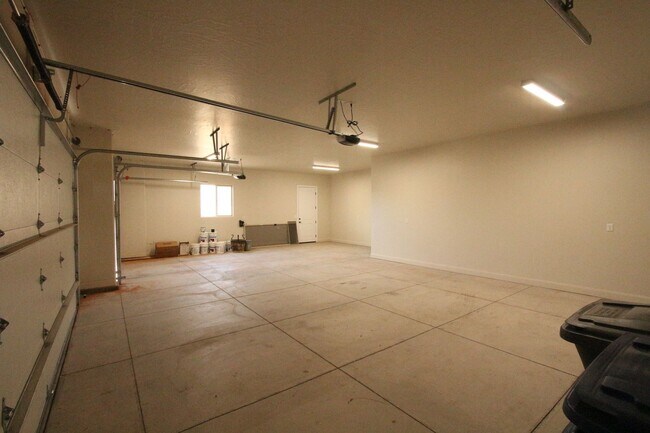 Building Photo - Move in Ready - Sand Hollow and Dunes Retreat