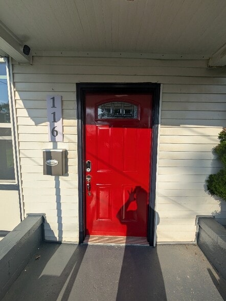 Building Photo - 116 4th Ave